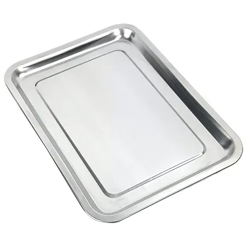 Bandeja rectangular de presentación fabricada en acero inoxidable con acabado perfecto.